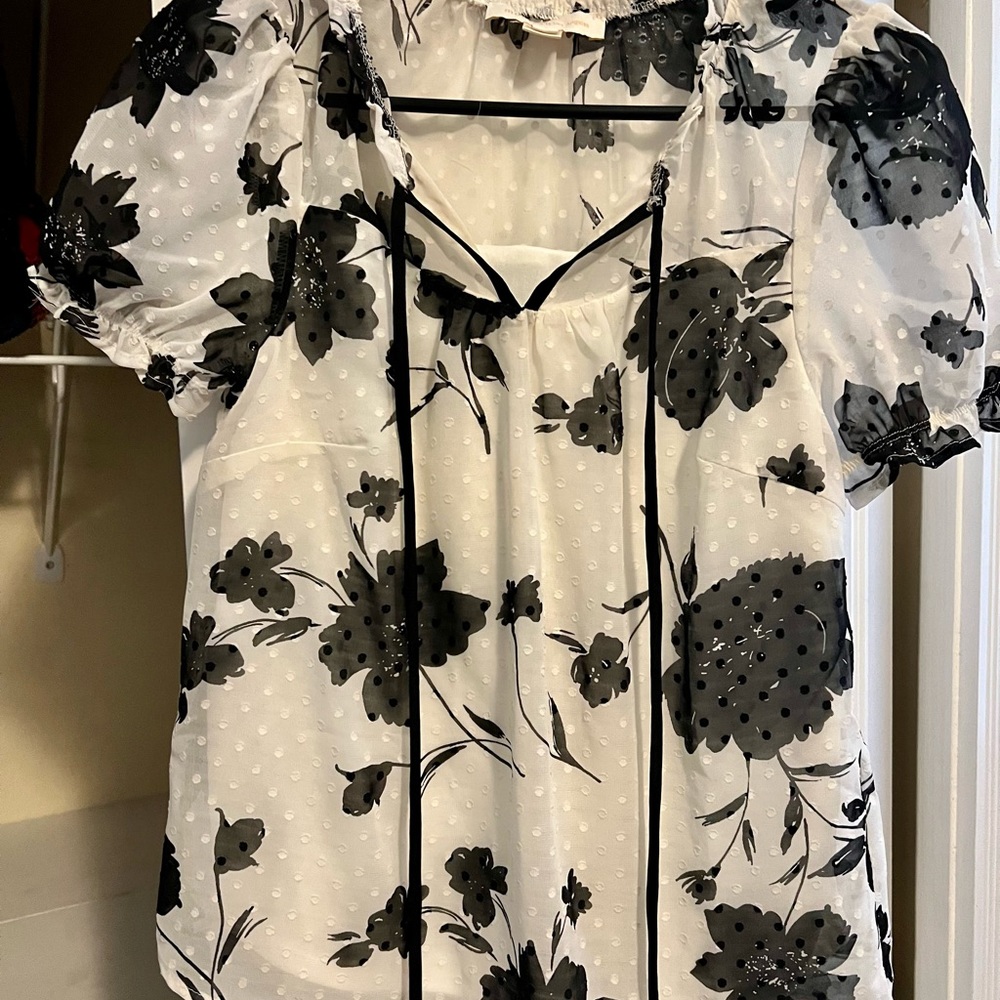 Blouse size small never worn no tag